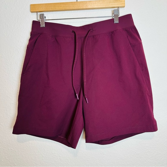 Lululemon Men's Burgundy Shorts Size Medium - Picture 2 of 4